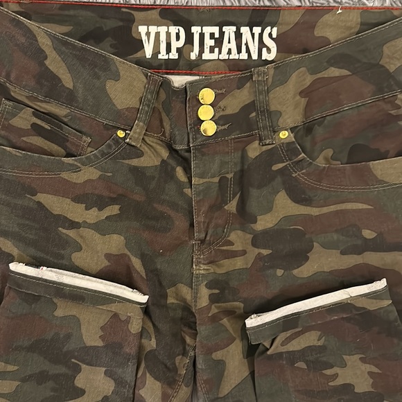 Women’s camo VIP Jeans. Size 15/16. - Picture 3 of 6